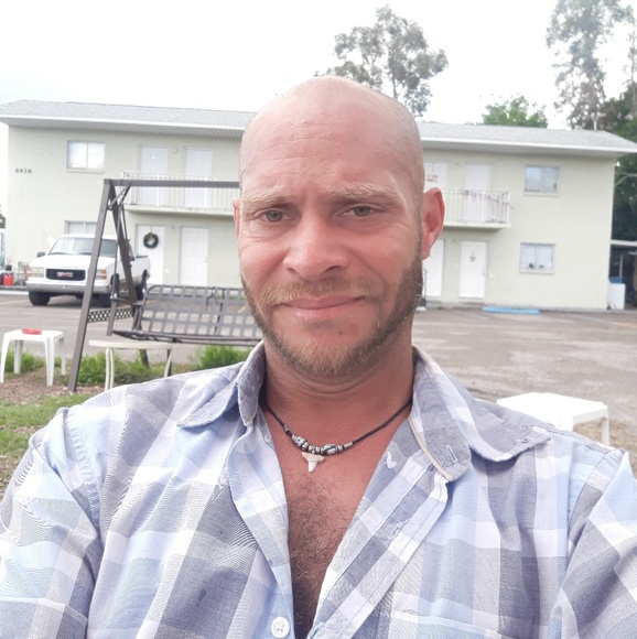 Meet your Posher, Enrique - Picture 1 of 1